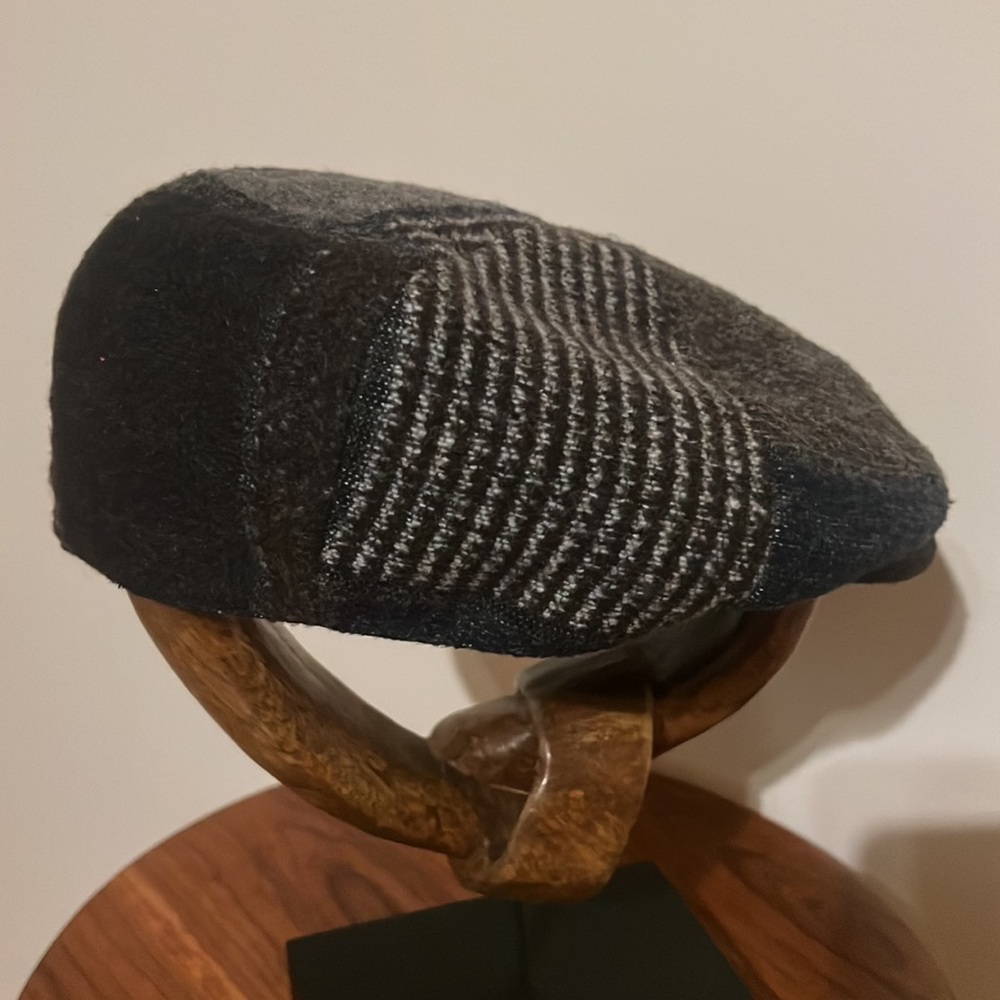 Epoch 100% wool cap “news boy”
